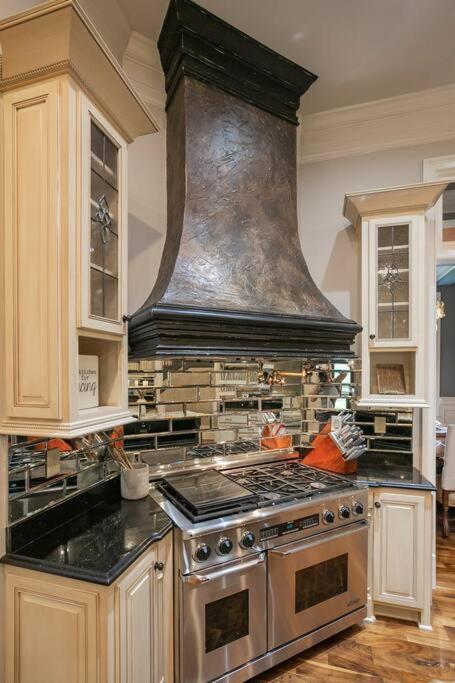 Supreme Luxury For Discerning Tastes Villa Nashville Bagian luar foto